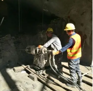 科尔沁右翼前水下抗分散灌浆料特点 水下不分散注浆料介绍